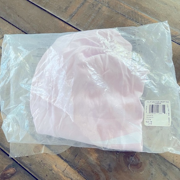 Reebok crop top in women’s medium - Picture 4 of 4